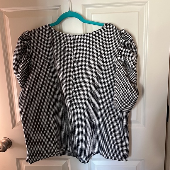 Black & White Top - Picture 2 of 2